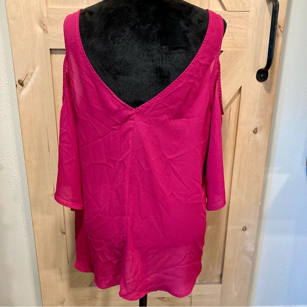 Torrid Size 1 Flowy Bare Shoulder Magenta Top - Picture 3 of 8
